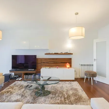 Wisteria Guest House, Kostenloses Parken * אבאירו